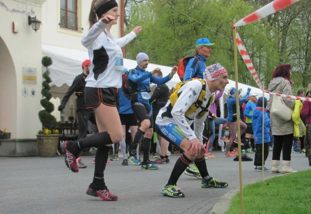 Rozgrzewka przed biegiem. Fot. Mateusz Błaż