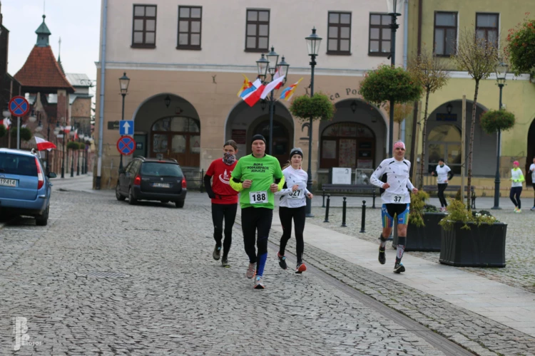 DŻRT, Rozgrzewka na rynku, Krosno. Fot. Jakub Bilik