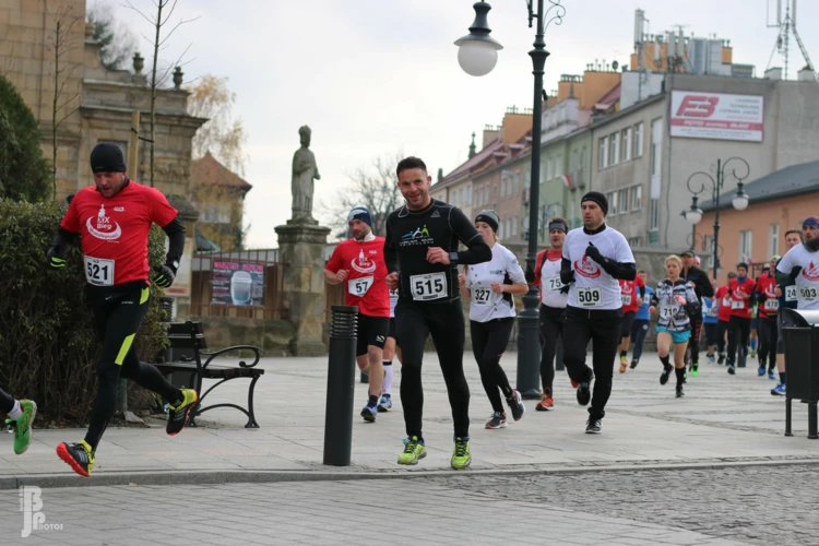 DŻRT, 1,5 km za nami, Sylwia w dobrym tempie, za nią kilkanaście metrów Grzegorz. Fot. Jakub Bilik...